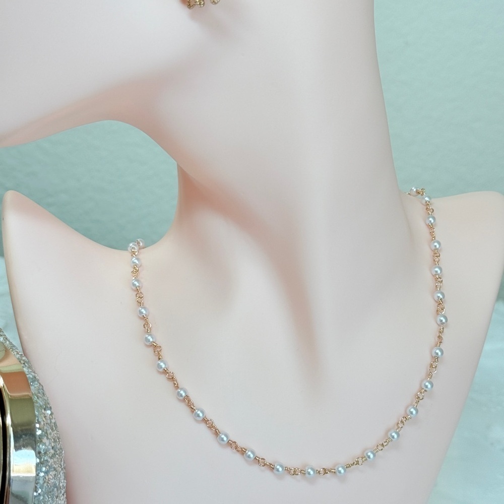 Gold and White Pearls Necklace - Picture 3 of 5